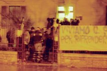 #OccupyRimini - Sgomberati e denunciati alla fine i ragazzi lasciano lo stabile al grido "Noi non ci arrenderemo"