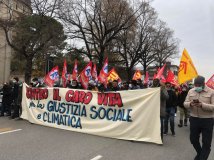 In centinaia in piazza a Padova contro il carovita e per la giustizia sociale e ambientale