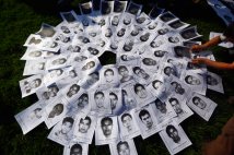 Le foto degli studenti scomparsi, durante una manifestazione a Città del Messico, l’8 ottobre 2014. (Edgard Garrido, Reuters/Contrasto)