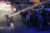 "Berkin è immortale" - In Turchia manifestazioni e scontri ovunque
