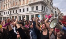 "Molto più di 194!". A Padova in centinaia sfilano in corteo contro gli antiabortisti