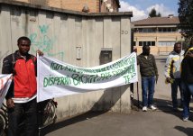 Vicenza, #diritto di scelta- Sit in dei profughi fuggiti dalla Libia: "Permesso umanitario subito"