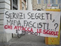 Senigallia - Presidio in piazza in solidarietà alle vittime di Brindisi