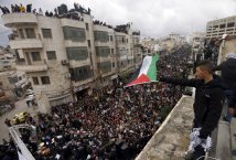 Abu Mazen insiste sui due Stati, ma i palestinesi non ci credono più: migliaia in piazza in Cisgiordania e a Gaza