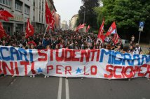 Bergamo - Precari, studenti e migranti alla sede Inps: vogliamo reddito e diritti