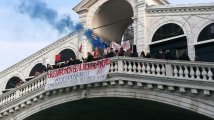 Venezia - "Brugnaro non sei il nostro Sindaco"