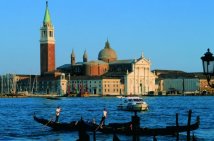 Venezia non festeggia con Monti, Marchionne e Napolitano